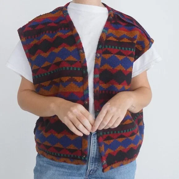 Multicolor Geometric Pattern Sweater Vest - Picture 2 of 9